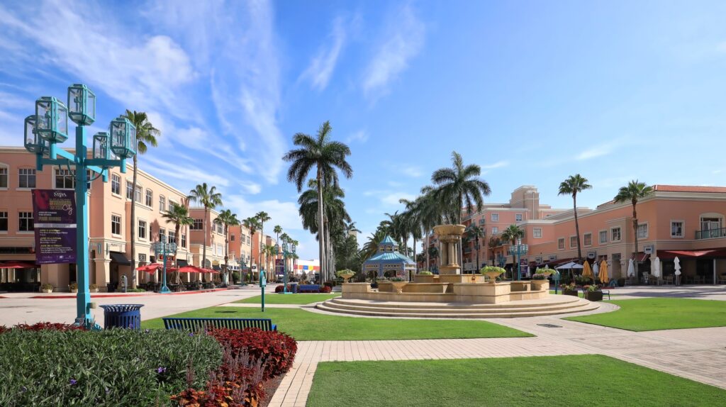 Mizner Park Shopping Mall an elegant, upscale and laid back shopping center in downtown Boca Raton